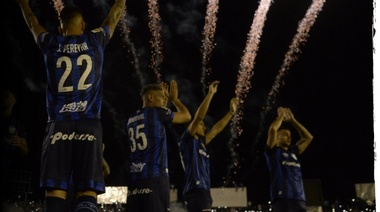 Atlético Tucumán celebra sus 120 años de existencia como puntero del campeonato