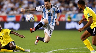 Argentina, con una ráfaga de Messi cerró su preparación premundialista venciendo a Jamaica
