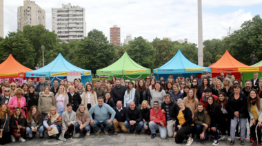 Lazo humano, charlas y donación de cabello en el cierre del Mes de Sensibilización sobre el Cáncer de Mama