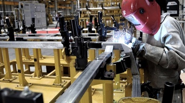 La producción industrial creció en octubre 1,3% interanual, según FIEL