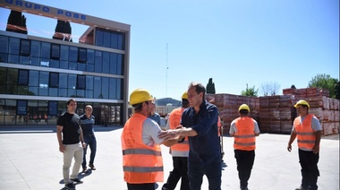 Garro visitó una constructora local y destacó la importancia de apoyar a los que invierten