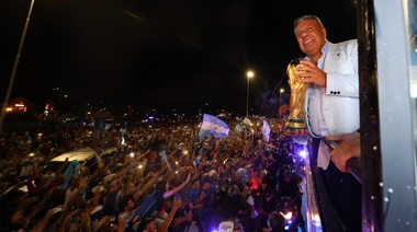 "Chiqui" Tapia pidió disculpas por no poder ir con la selección al Obelisco, por decisión del esquema de seguridad