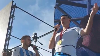 "Dibu" Martìnez jugó de local en Mar del Plata, donde fue recibido por una multitud