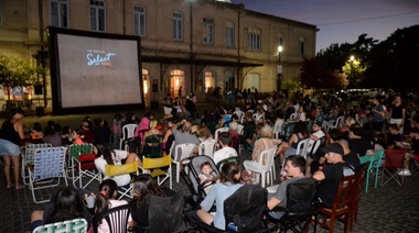Más cine al aire libre: llega "El cadáver de la novia" al playón de Meridiano V