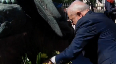 Lula colocó ofrenda floral a San Martín en la antesala de la reunión con Fernández