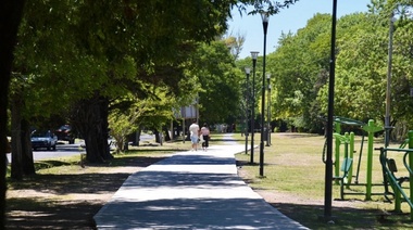 Avanza la construcción de nuevos senderos en los parques lineales de avenida 120 y de Villa Castells