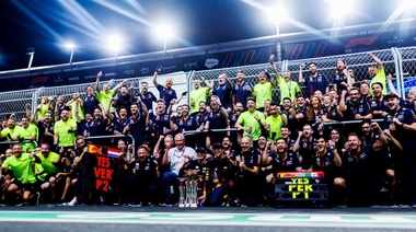 Abrumadora paliza de Red Bull con "Checo" Pérez como protagonista