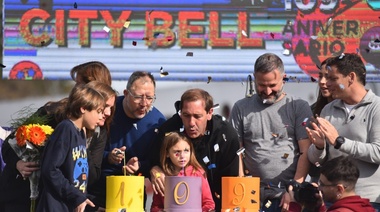 Con música en vivo, danza, feria y gastronomía, City Bell tuvo un multitudinario festejo de cumpleaños