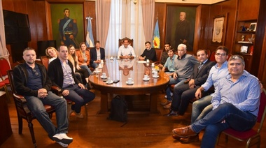Tilos y diagonales: Garro avanza con una lista de consenso en Juntos, mientras hay fuertes señales de desdoblamiento