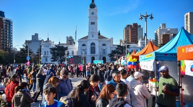 La Plata Ciudad Mundial: En una colorida jornada, miles de vecinos disfrutaron del Fan Fest de Plaza Moreno