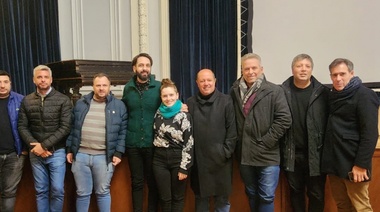 Alumnos del Colegio Nacional participaron de la proyección del film documental "Sobrevivientes"