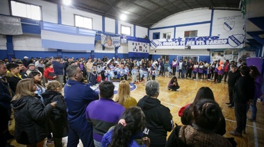 Con el apoyo del Municipio de Quilmes la Sociedad de Fomento 1ero. de Mayo de Bernal ya tiene su cancha de parquet
