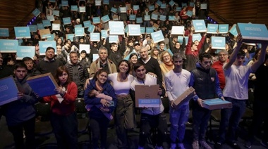 Mayra Mendoza junto a cientos de estudiantes Quilmeños destacó la importancia de “sostener políticas públicas de inclusión e igualdad”