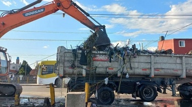 Comuna realizó trabajos de limpieza y desobstrucción en arroyos de Quilmes Oeste, La Florida y Bernal Oeste