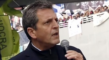En Matanza, Massa cuestionó a los que "llaman a implosionar todo como si no hubiera gente adentro"