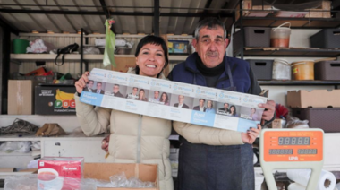 Mayra Mendoza recorrió el barrio La Cañada y compartió una jornada de vacaciones de invierno en la Plaza del Encuentro