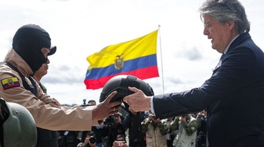 Lasso entrega equipo a Fuerzas Armadas para fortalecer combate al crimen organizado en Ecuador