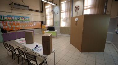 La Policía porteña escoltó la entrega de más de 8.000 urnas para las PASO nacionales en la Ciudad