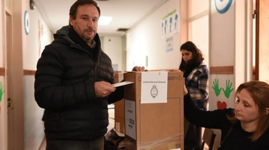 Votó Darío Ganduglia en La Plata y alertó por faltantes de boletas: “Los fiscales están trabajando en eso”