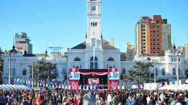 Con shows, comidas típicas y feria, la colectividad peruana reunió a más de 60 mil personas