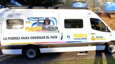 Sale Patricia Bullrich en una Caravana del Cambio por la Argentina