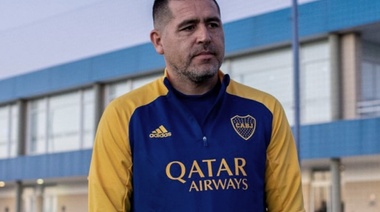 Riquelme encabeza una manifestación de hinchas de Boca en reclamo por las elecciones suspendidas