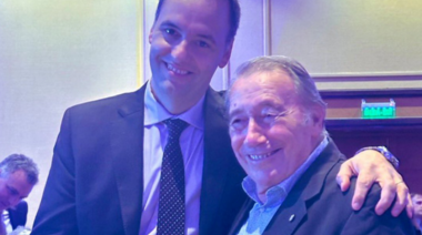 Enorme foto: Adorni y el histórico José Ignacio López, el vocero de Alfonsín
