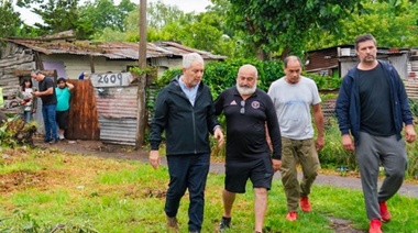 Julio Alak recorrió lugares comprometidos por el temporal