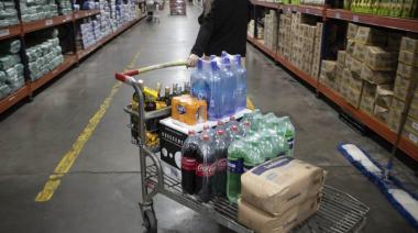 La vida cotidiana: el año platense transita con desaceleración en almacén y una polémica de “ñoquis”
