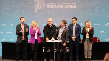 Junto a Kicillof, Alak participó de la firma del segundo pago del Fondo de Fortalecimiento Fiscal Municipal