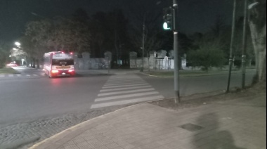 El Parque Saavedra oscuro y con poco mantenimiento en su parte cerrada
