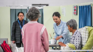 China pide promover "internet plus" para mejorar la atención de los ancianos