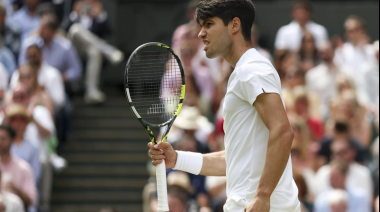 Carlos Alcaraz derrotó a Novak Djokovic y se coronó como bicampeón de Wimbledon