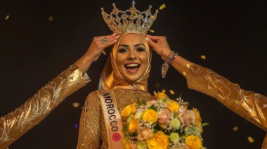 Coronan a la primera influencer digital como Miss Inteligencia Artificial