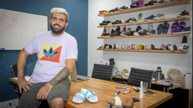La empresa familiar argentina que fabrica las ojotas que usa Messi