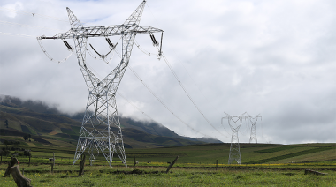 Ecuador lanza licitación internacional para construir línea de interconexión eléctrica con Perú