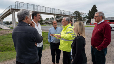 Se inauguró una pasarela peatonal clave sobre la Autovía Provincial 2