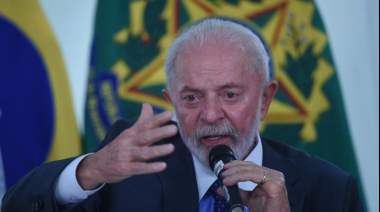 Lula firma proyecto para crear la primera industria nacional aeroespacial de Brasil