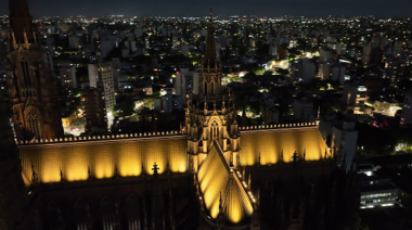 La Catedral de La Plata se llena de luz y su campanario de música otra vez