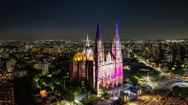 Ante una multitud, la Catedral platense recuperó su esplendor con un espectáculo sinfónico y mucha emoción