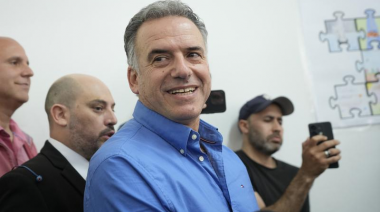 Uruguay: encuestadoras dan ganador a Yamandú Orsi