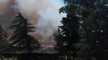 Incendio en Ruta 2 Km. 51: Defensa Civil pidió a Edelap interrupciones momentáneas de servicio eléctrico por precaución