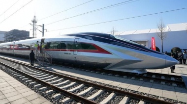 Tren de alta velocidad más rápido del mundo realiza pruebas de tipo en Beijing