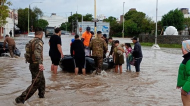 Milei sobrevolará Bahía Blanca tras el fuerte temporal que dejó a la ciudad anegada, y funcionarios nacionales están en el lugar