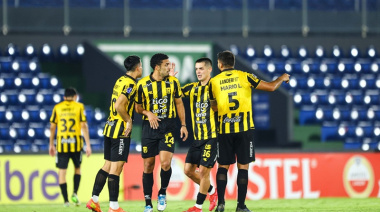 Guaraní vence a Independiente por Copa Sudamericana y lidera su grupo en solitario