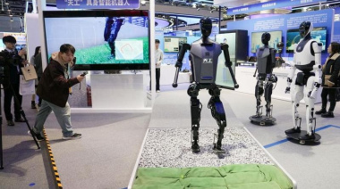 Enfoque de China: Robots humanoides chinos ganan impulso en su lanzamiento comercial