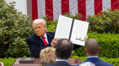 Trump presenta demanda por difamación contra varias empresas de noticias