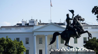 Trump acusa a Obama de "traición" en medio del escándalo por el caso Epstein