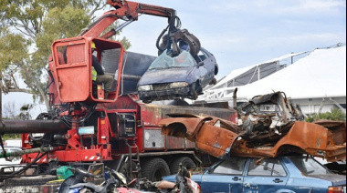 Avanza el plan de compactación de vehículos abandonados en La Plata