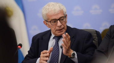 Un ministro de Milei con las horas contadas